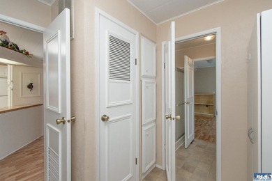 Outstanding, sunny location in Parkwood! This home is situated - photo 47