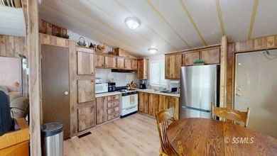 A house you have got to see! This updated, well kept and - photo 7
