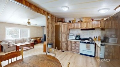 A house you have got to see! This updated, well kept and - photo 8