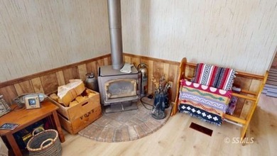 A house you have got to see! This updated, well kept and - photo 9