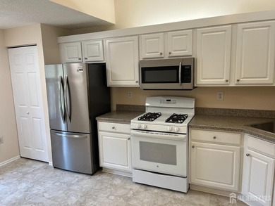 Highly Sought After Yardley Model. 2 Bedrooms, Huge Living Room - photo 8