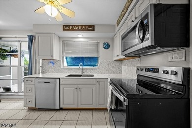 Charming pool home in the highly desirable SE Cape Coral Country - photo 12