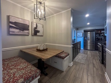 Spectacular Riverview 9th floor condo with panoramic views of - photo 23