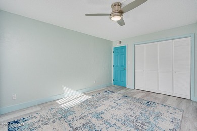 Welcome to Harbor View and this beautifully updated first-floor - photo 25