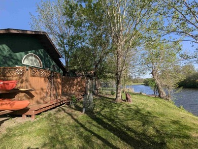 Rarely found in this area, this exceptional year-round - photo 29