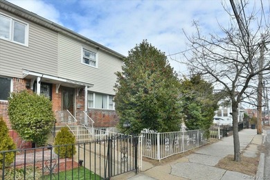 Welcome to this well-maintained 3-bedroom, 2.5-bathroom home in - photo 1