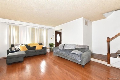 Welcome to this well-maintained 3-bedroom, 2.5-bathroom home in - photo 3