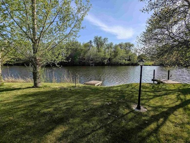 Rarely found in this area, this exceptional year-round - photo 33