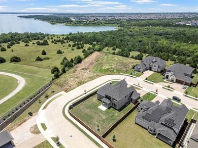 Exceptional lake-view property located in a quiet, sought-after - photo 4