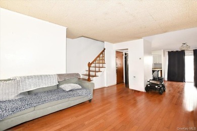 Welcome to this well-maintained 3-bedroom, 2.5-bathroom home in - photo 5
