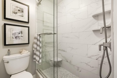 Spectacular Riverview 9th floor condo with panoramic views of - photo 42