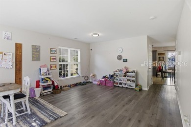 Welcome to this 4-bed, 2.5-bath with a great family floorplan - photo 2