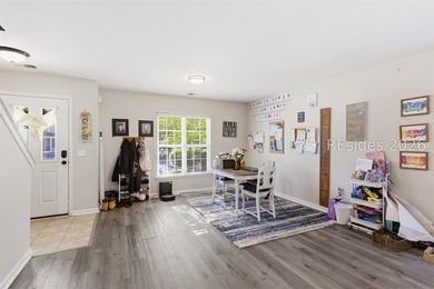Welcome to this 4-bed, 2.5-bath with a great family floorplan - photo 3