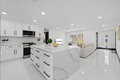 Charming Pool Home in the Heart of Pinellas Point Discover the - photo 5