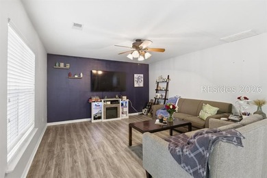 Welcome to this 4-bed, 2.5-bath with a great family floorplan - photo 6