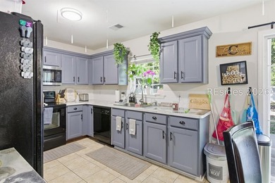 Welcome to this 4-bed, 2.5-bath with a great family floorplan - photo 10