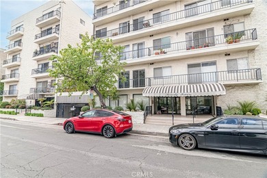 Location, Location, Location!!! Beverlywood adjacent and steps