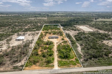 (private lake, pond, creek) Home For Sale in Floresville Texas