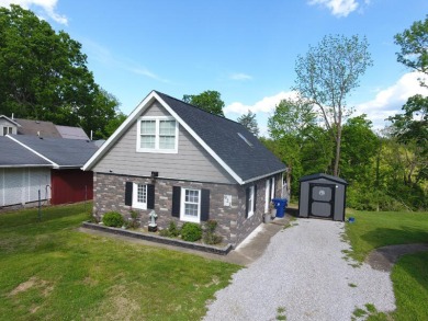 Cute as a Button Lake Cumberland Lake View Home - Lake Home For Sale in Somerset, Kentucky