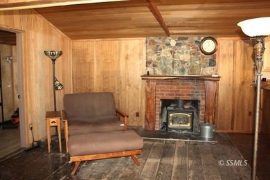 Truly special. Privacy and comfort. This beautifully renovated - photo 7
