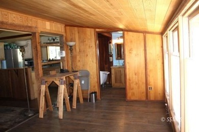 Truly special. Privacy and comfort. This beautifully renovated - photo 8