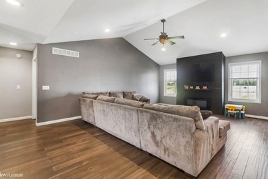This beautiful Ranch is what you are looking for! Open with - photo 9