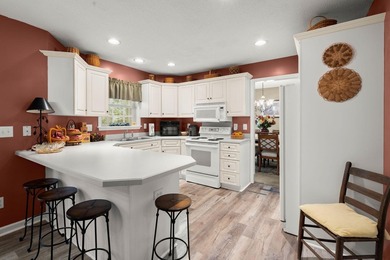 Nestled on a beautiful lot in the established Shadowmoss - photo 14
