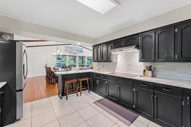 Beautiful home on 2 Acres in the Heart of Town - Near Lake - photo 18