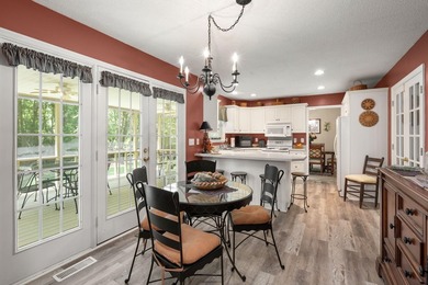 Nestled on a beautiful lot in the established Shadowmoss - photo 19