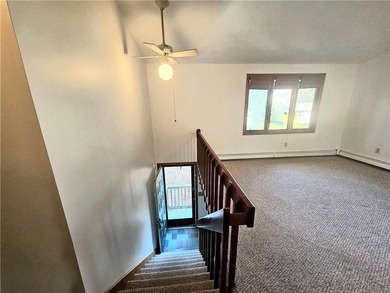 Fabulous opportunity to own this 3-bedroom, 1.5-bath split-level - photo 2