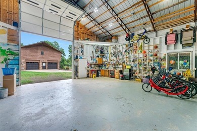 Beautiful home on 2 Acres in the Heart of Town - Near Lake - photo 40