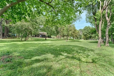 Beautiful home on 2 Acres in the Heart of Town - Near Lake - photo 45