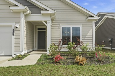 This popular Beazer Hickory model, built in April 2025, offers a - photo 2