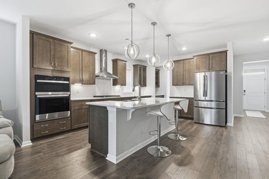 This popular Beazer Hickory model, built in April 2025, offers a - photo 3