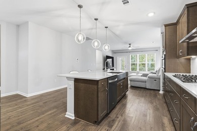 This popular Beazer Hickory model, built in April 2025, offers a - photo 5