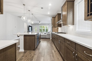 This popular Beazer Hickory model, built in April 2025, offers a - photo 6