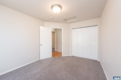 Beautiful one owner home in Sun Meadows located just east of - photo 25