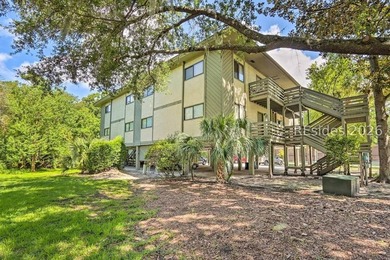 Excellent opportunity to own a beautifully updated villa in the - photo 1