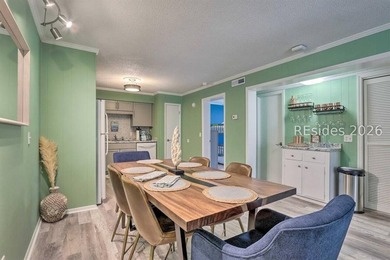 Excellent opportunity to own a beautifully updated villa in the - photo 2