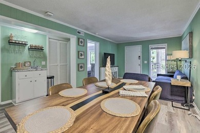 Excellent opportunity to own a beautifully updated villa in the - photo 7