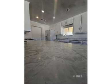 Welcome to this spacious 3-bd, 2-ba property offering comfort - photo 8