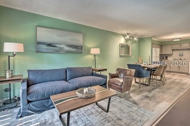 Excellent opportunity to own a beautifully updated villa in the - photo 9