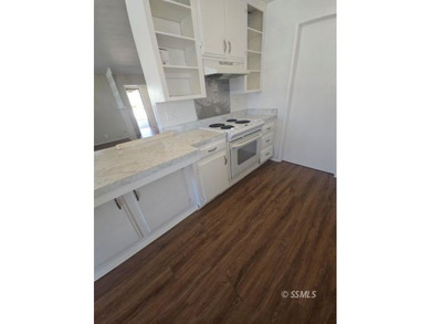 Welcome to this spacious 3-bd, 2-ba property offering comfort - photo 10