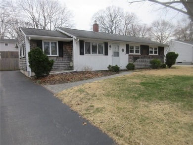 Warwick- * Buttonwoods * - 6 room ranch, 3 bedrooms, living room - photo 1