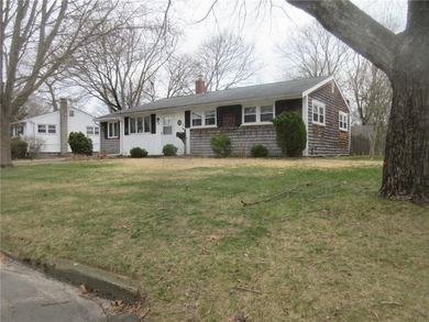 Warwick- * Buttonwoods * - 6 room ranch, 3 bedrooms, living room - photo 3