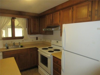 Warwick- * Buttonwoods * - 6 room ranch, 3 bedrooms, living room - photo 8