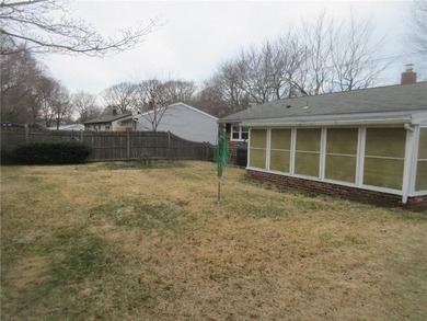 Warwick- * Buttonwoods * - 6 room ranch, 3 bedrooms, living room - photo 10