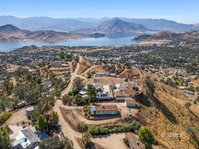 This charming, newly remodeled home is move in ready and - photo 4
