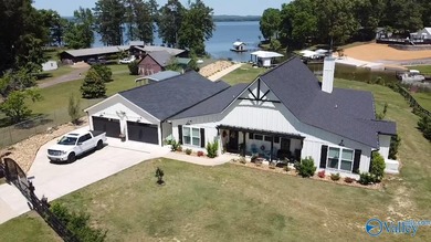 Contemporary lakefront stunner offers the space you've been - photo 3