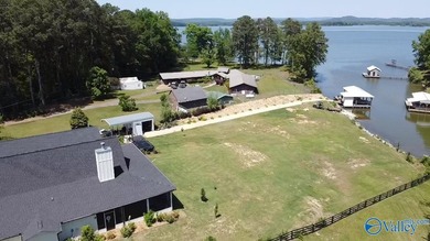 Contemporary lakefront stunner offers the space you've been - photo 5